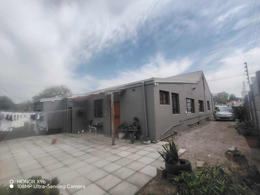 5 Bedroom Property for Sale in Wynberg Upper Western Cape